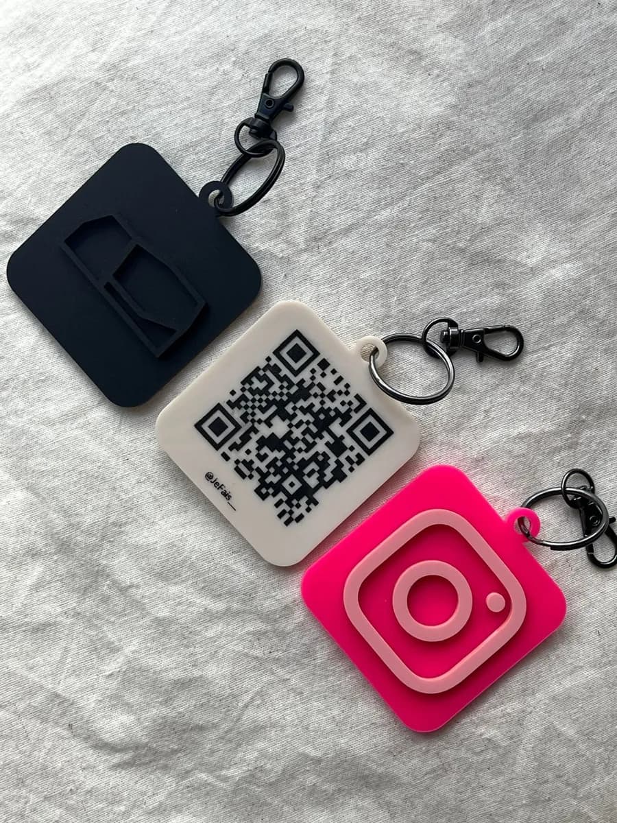 Llaverito impreso en 3D: QR e Instagram